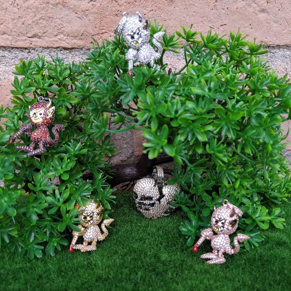 🖤 Devil Shape Pendant & 20" Cuban Chain - Picture 3 of 8